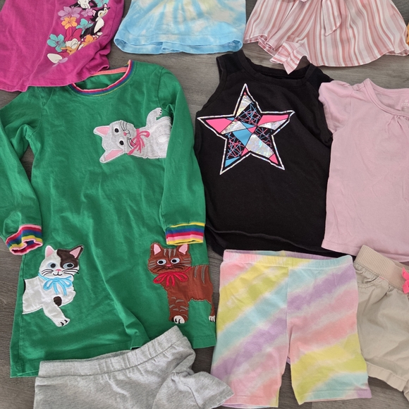Huge Bundle Of Girls 4t-5t Clothing - Picture 2 of 5